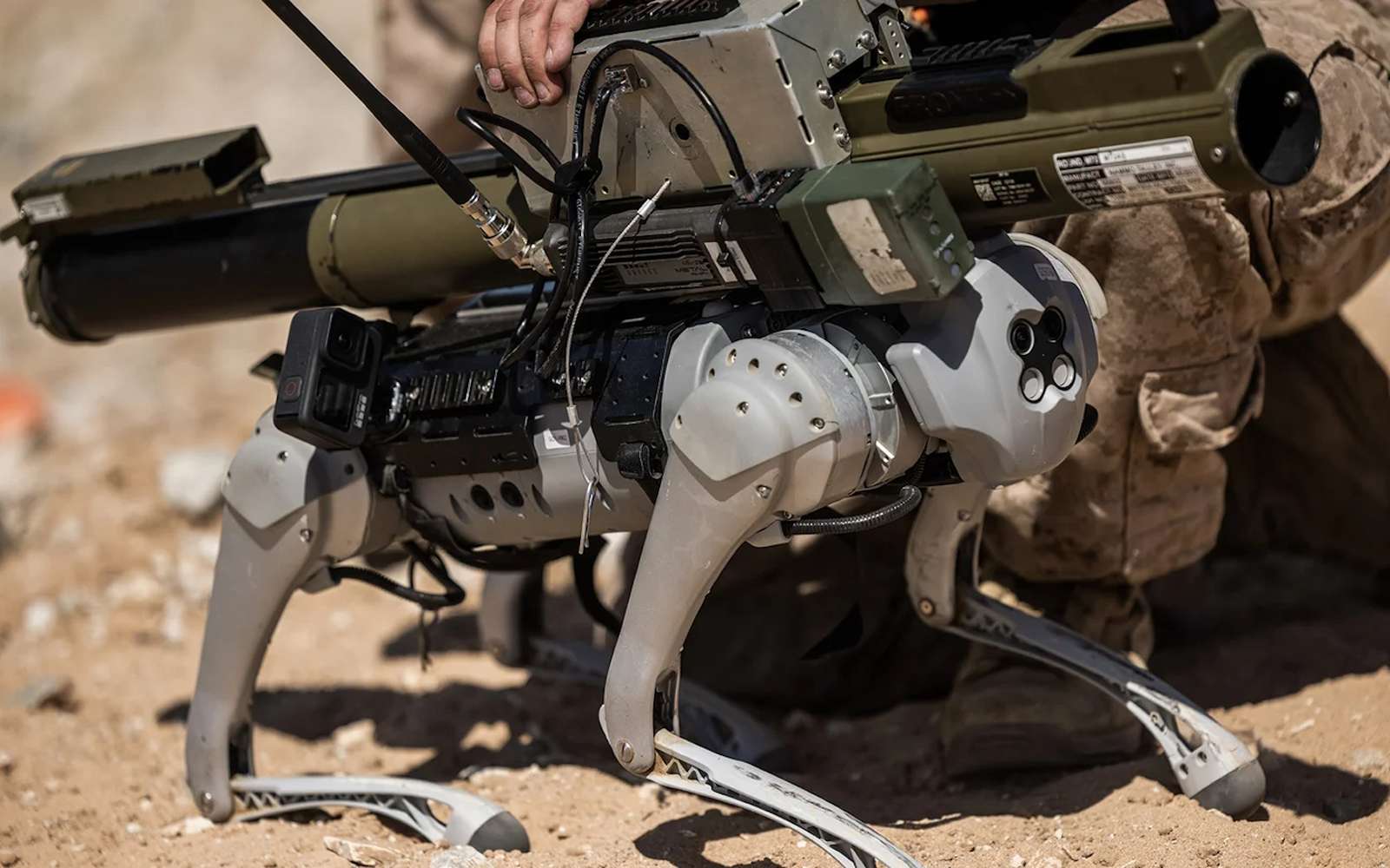 Les Marines américains ont développé un « robot-chèvre » armé d'un lance-roquettes