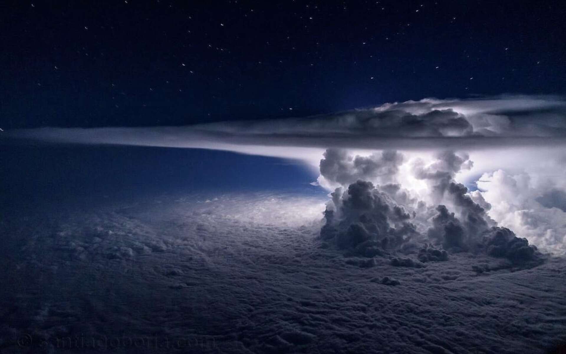 Sublime et terrifiant : le « pilote des tempêtes » vous emmène là où personne ne veut aller !