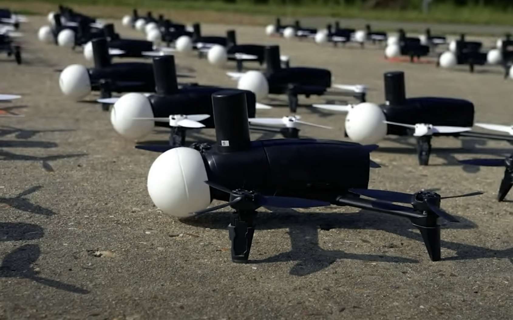 L'armée française teste des essaims de drones
