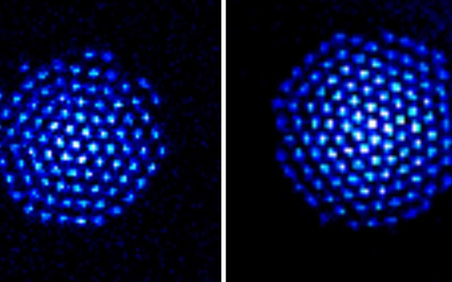 Les ions de béryllium, rendus visibles par fluorescence sur cette image (il est possible d'en distinguer 91 à gauche et 124 à droite), forment un réseau cristallin de maille triangulaire. Ils constituent un simulateur quantique et ouvrent une nouvelle voie pour obtenir peut-être un jour au moins un calculateur quantique. © NIST