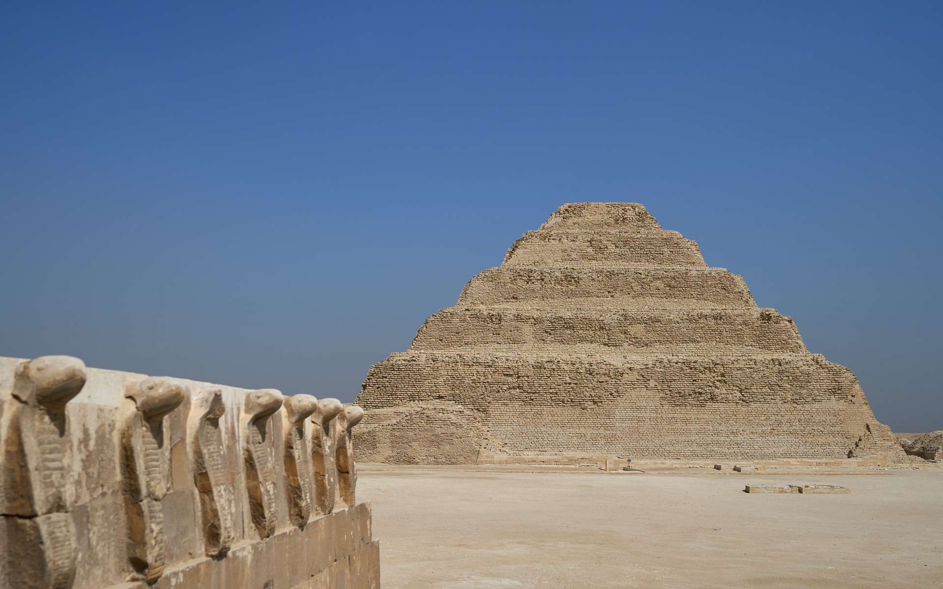 Cette momie recouverte d'or pourrait être une des plus anciennes découvertes en Égypte