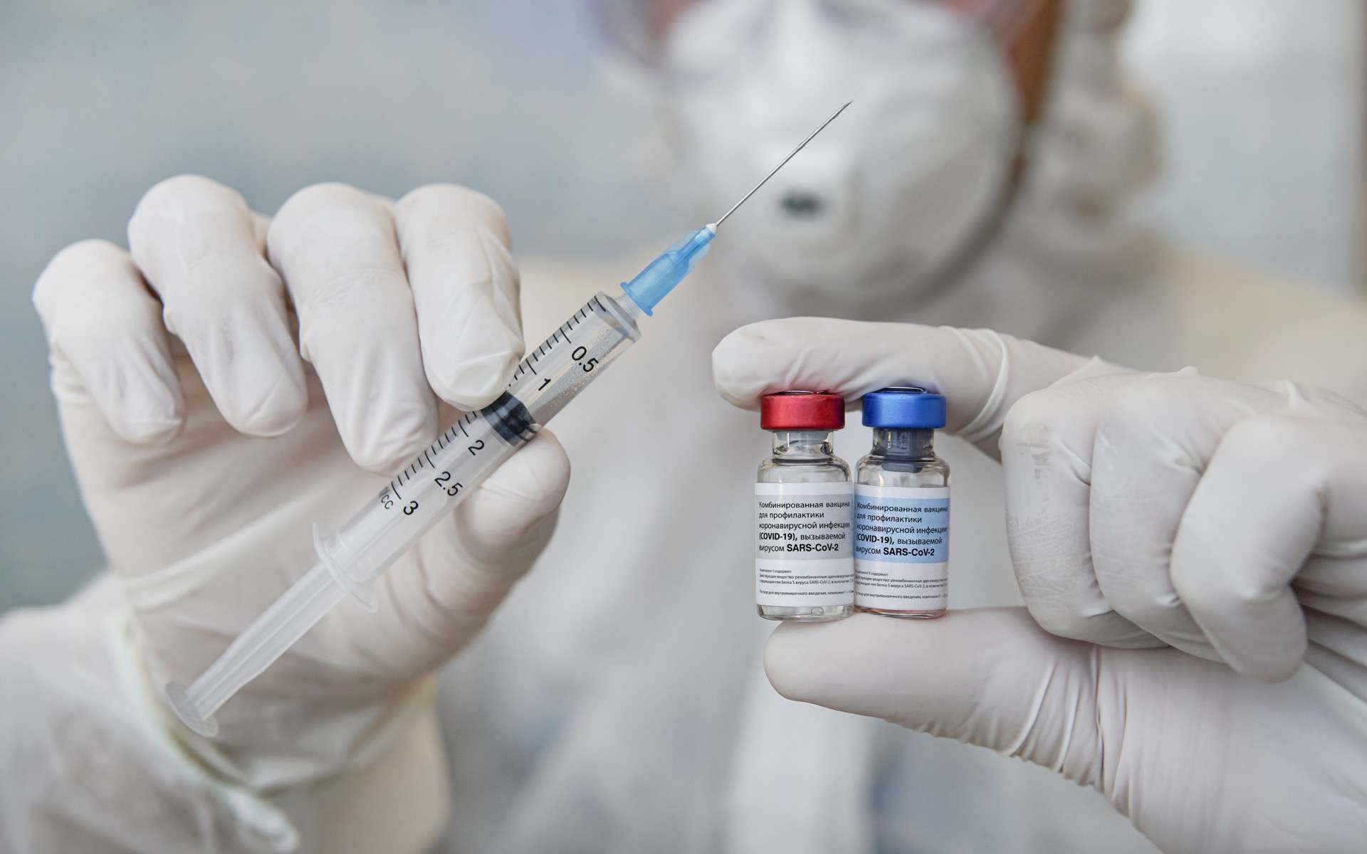 Mélanger les vaccins Pfizer et Moderna accentue les effets secondaires