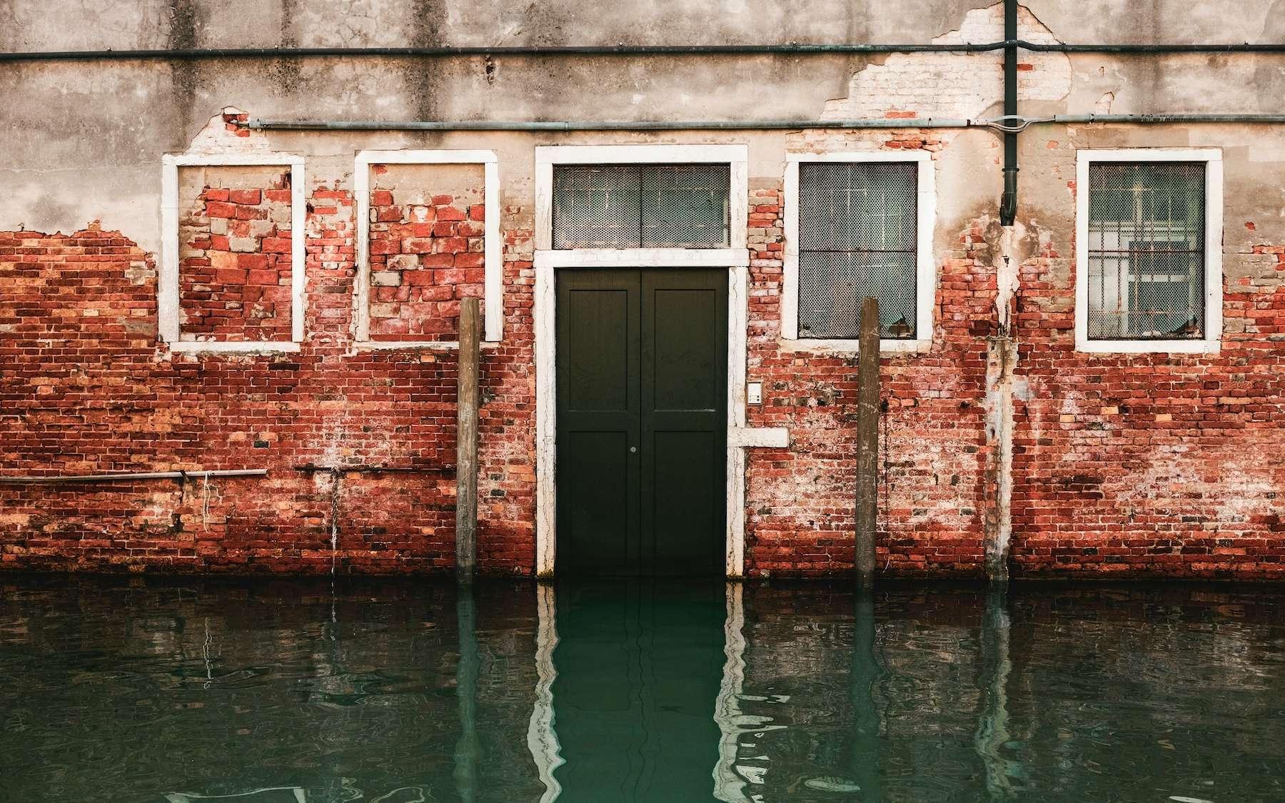 Partout dans le monde, comme ici à Venise, en Italie, le sol s’enfonce dangereusement. © Cristina Gottardi, Unsplash