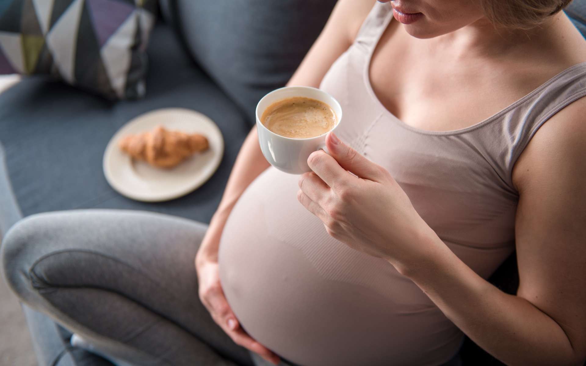 Café : consommé durant la grossesse, il réduit la taille des enfants