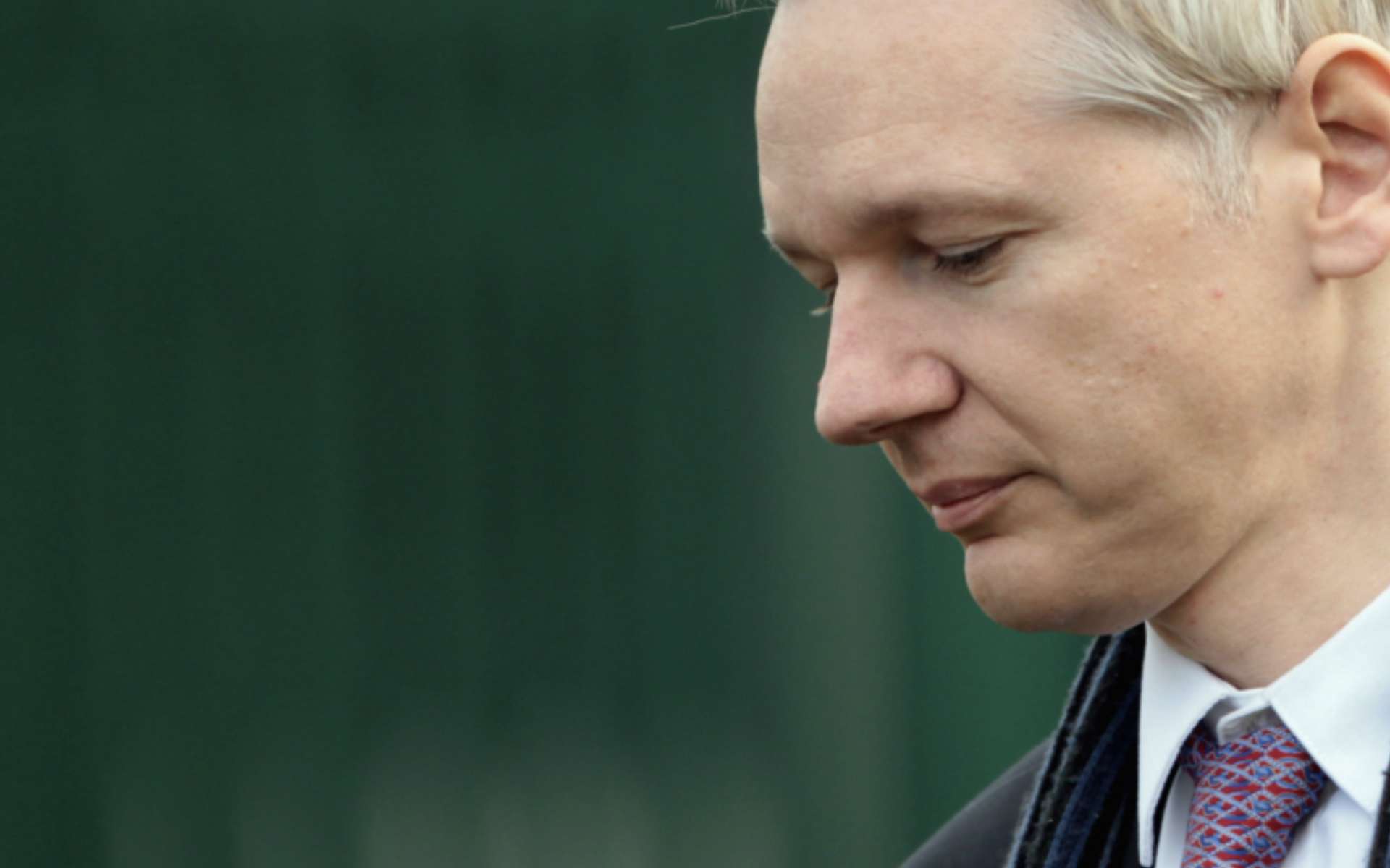 Biographie | Julian Paul Assange - Lanceur d'alerte | Futura Tech