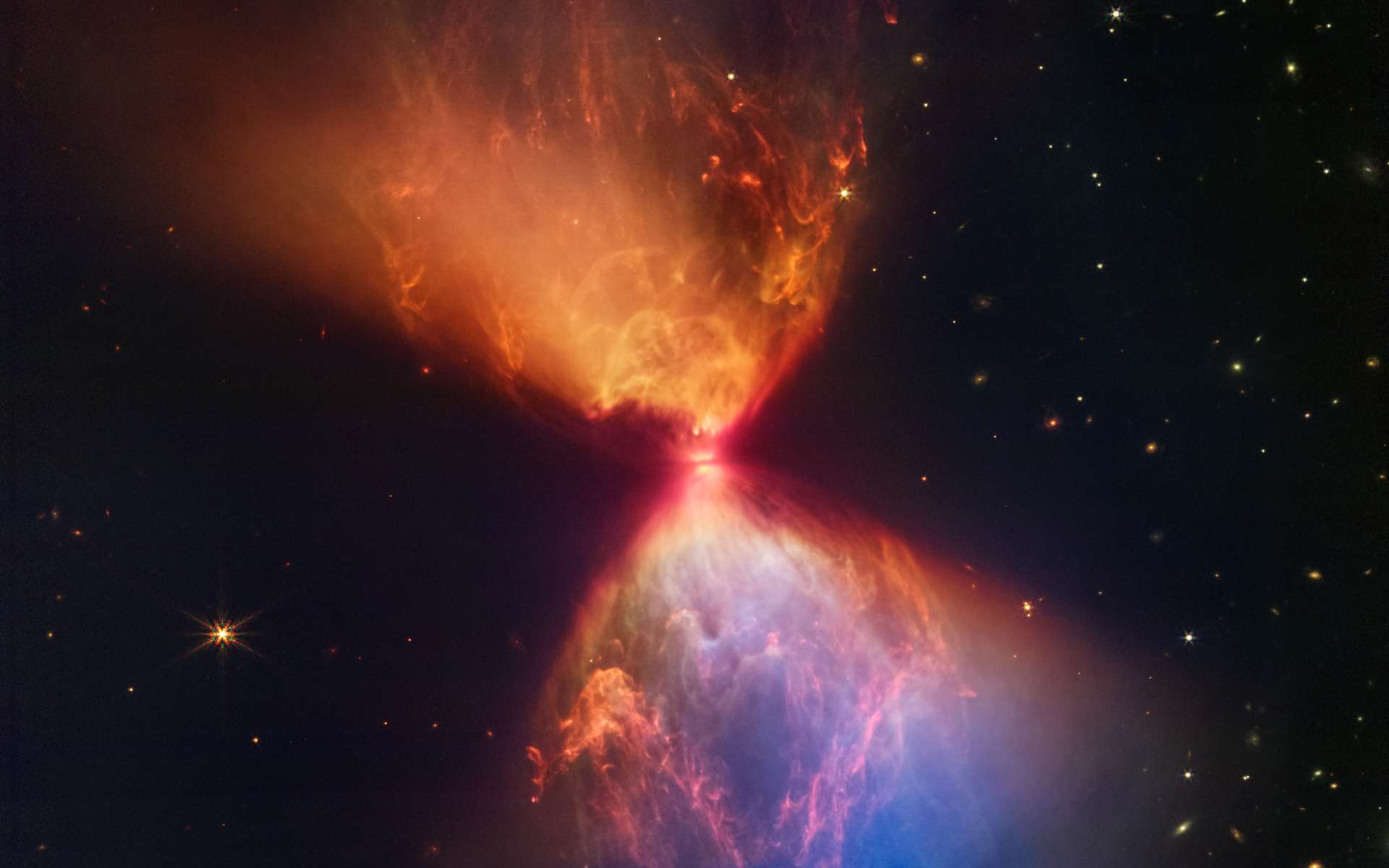 Le télescope James-Webb nous envoie une superbe image d'un sablier cosmique