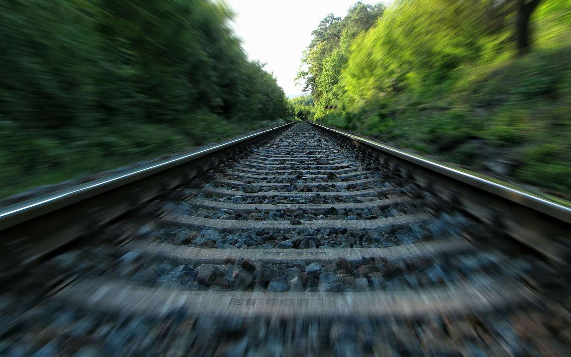 Pourquoi Des Cailloux Sur Les Rails Pourquoi voit-on deux rails parallèles se couper à l’infini