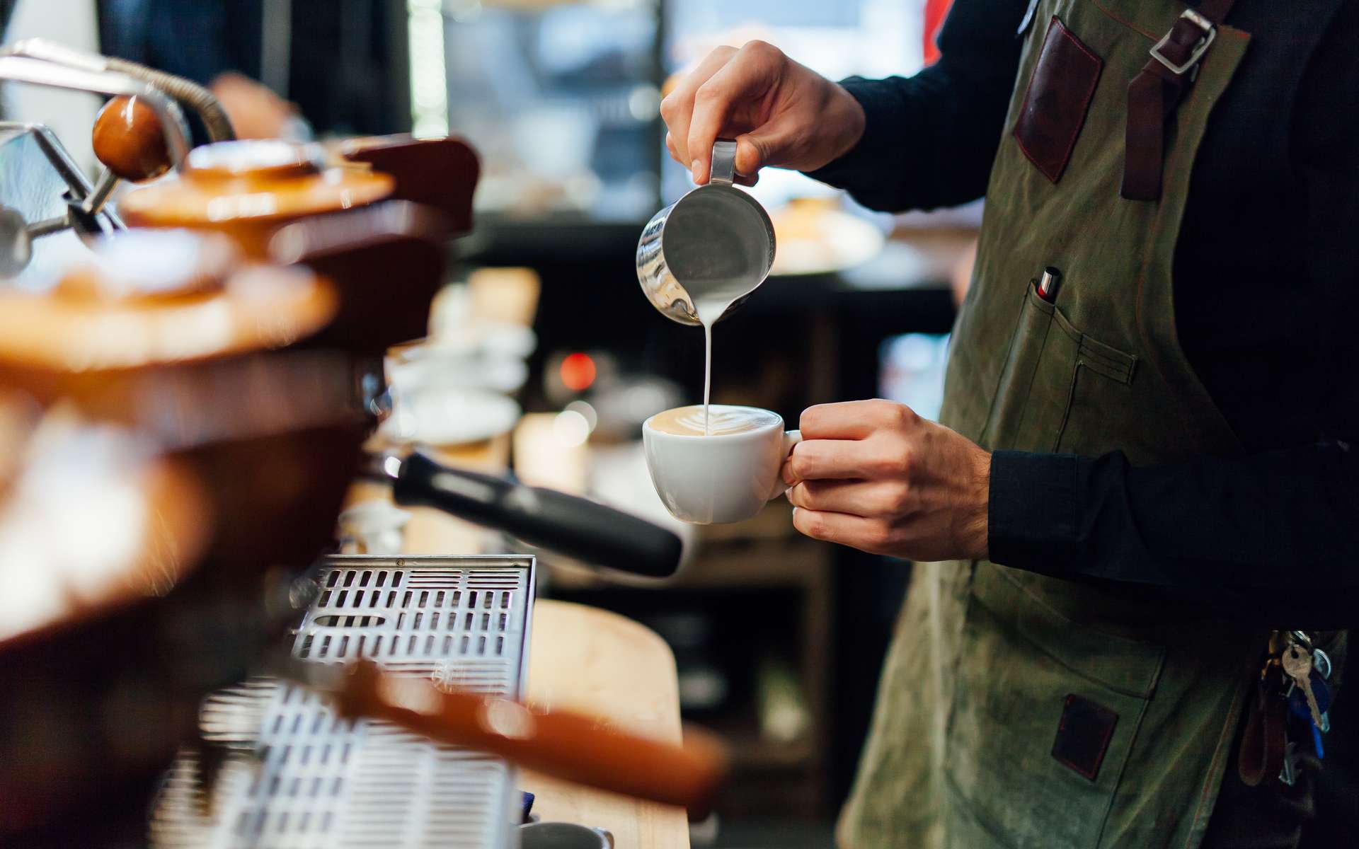 Ajouter du lait à son café décuplerait ses effets anti-inflammatoires