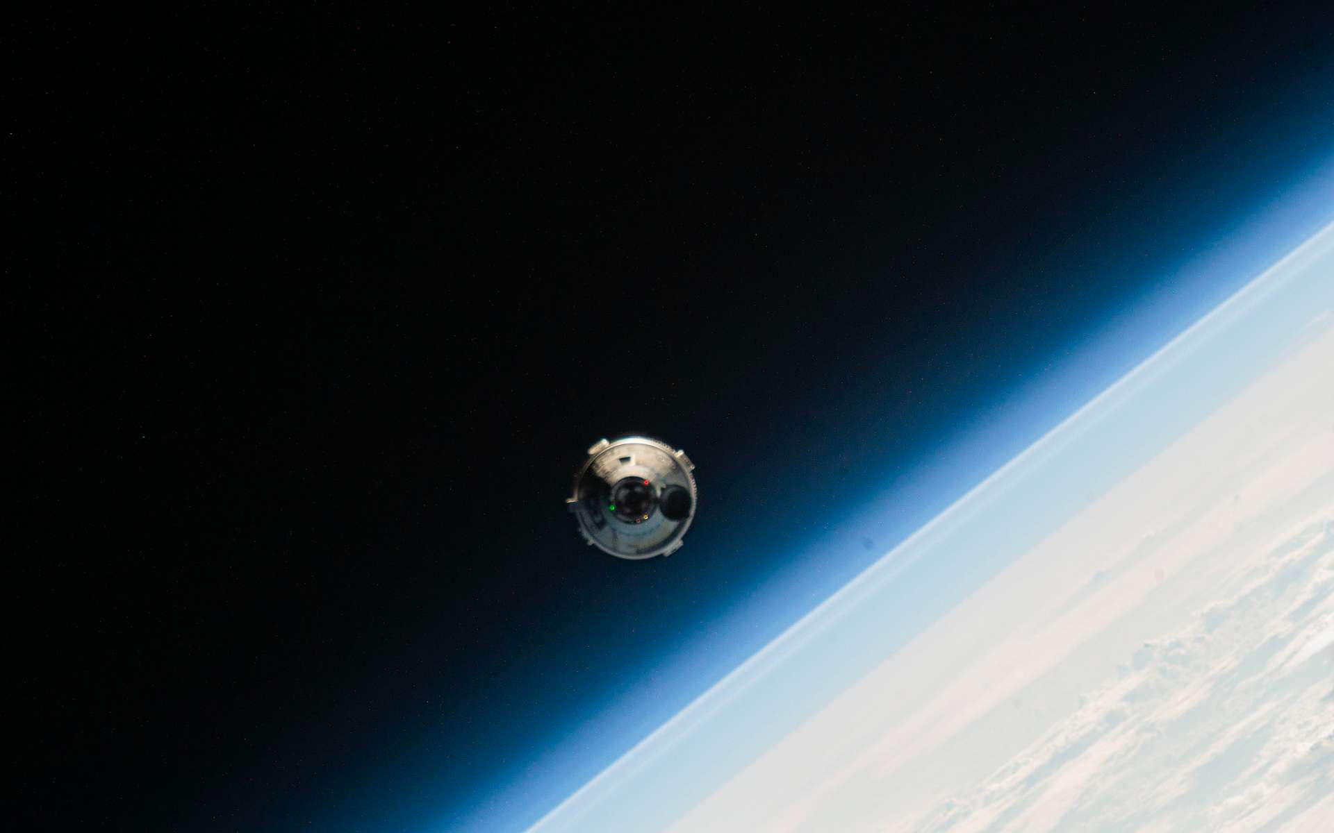 La capsule Starliner de Boeing a enfin rejoint la Station spatiale : des incidents techniques détectés !