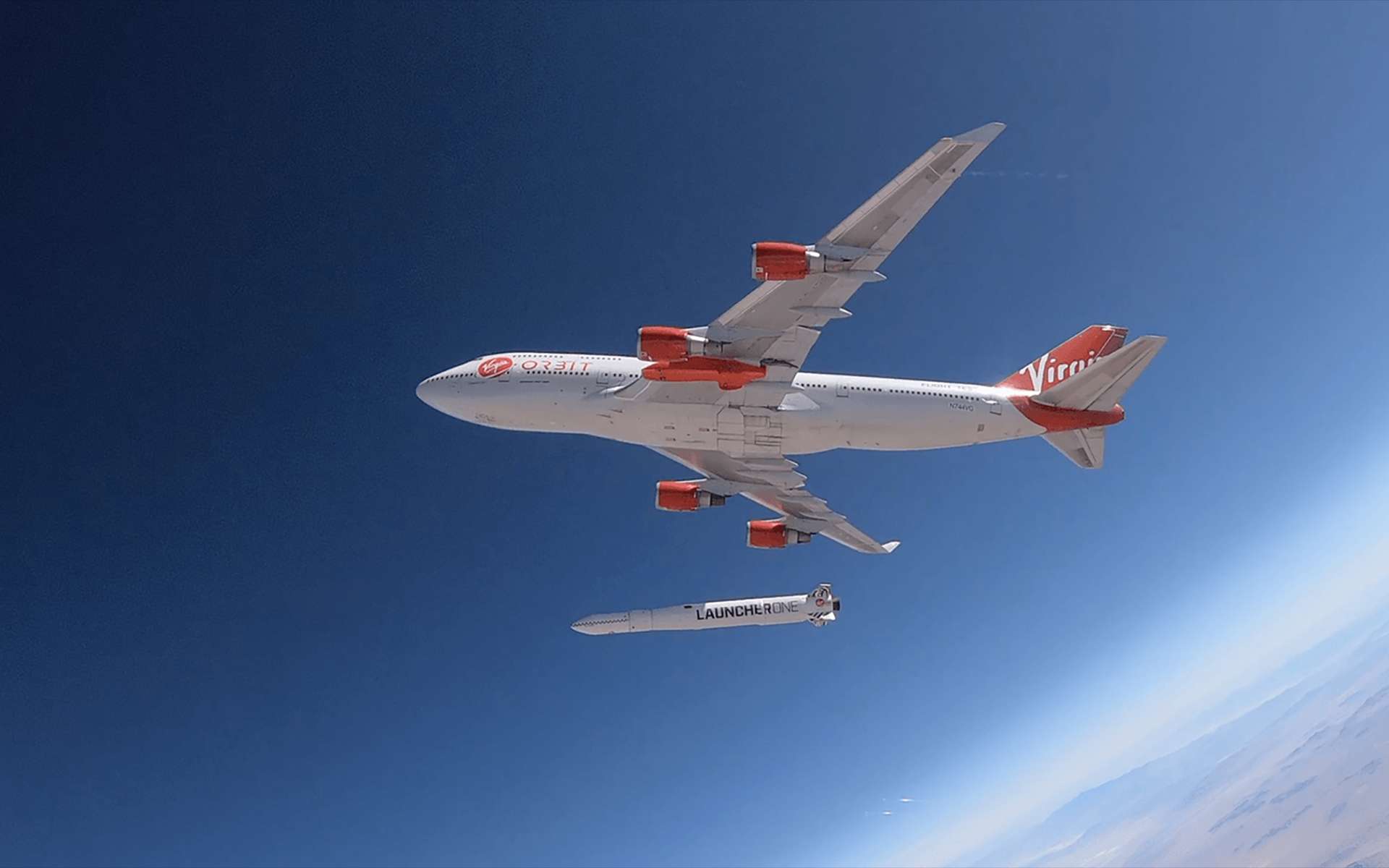 Le Launcher One est un lanceur aéroporté qui « décolle » depuis un avion. Développé par Virgin Orbit, filiale de Virgin Galactic, sa mise en service est prévu en 2020. © Virgin Orbit