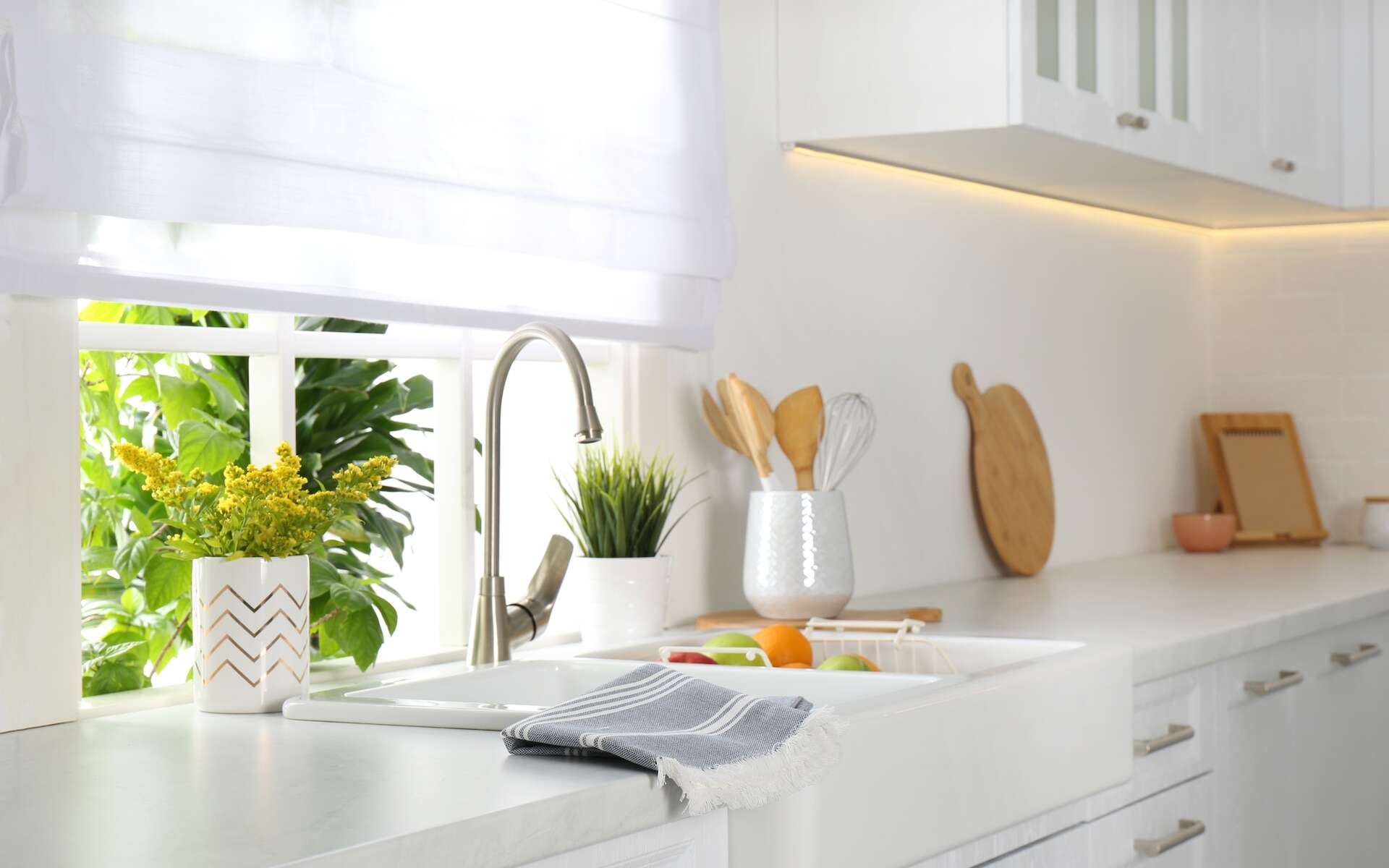 Cet objet inoffensif dans votre cuisine est plus sale que vos toilettes, et vous l'utilisez tous les jours !