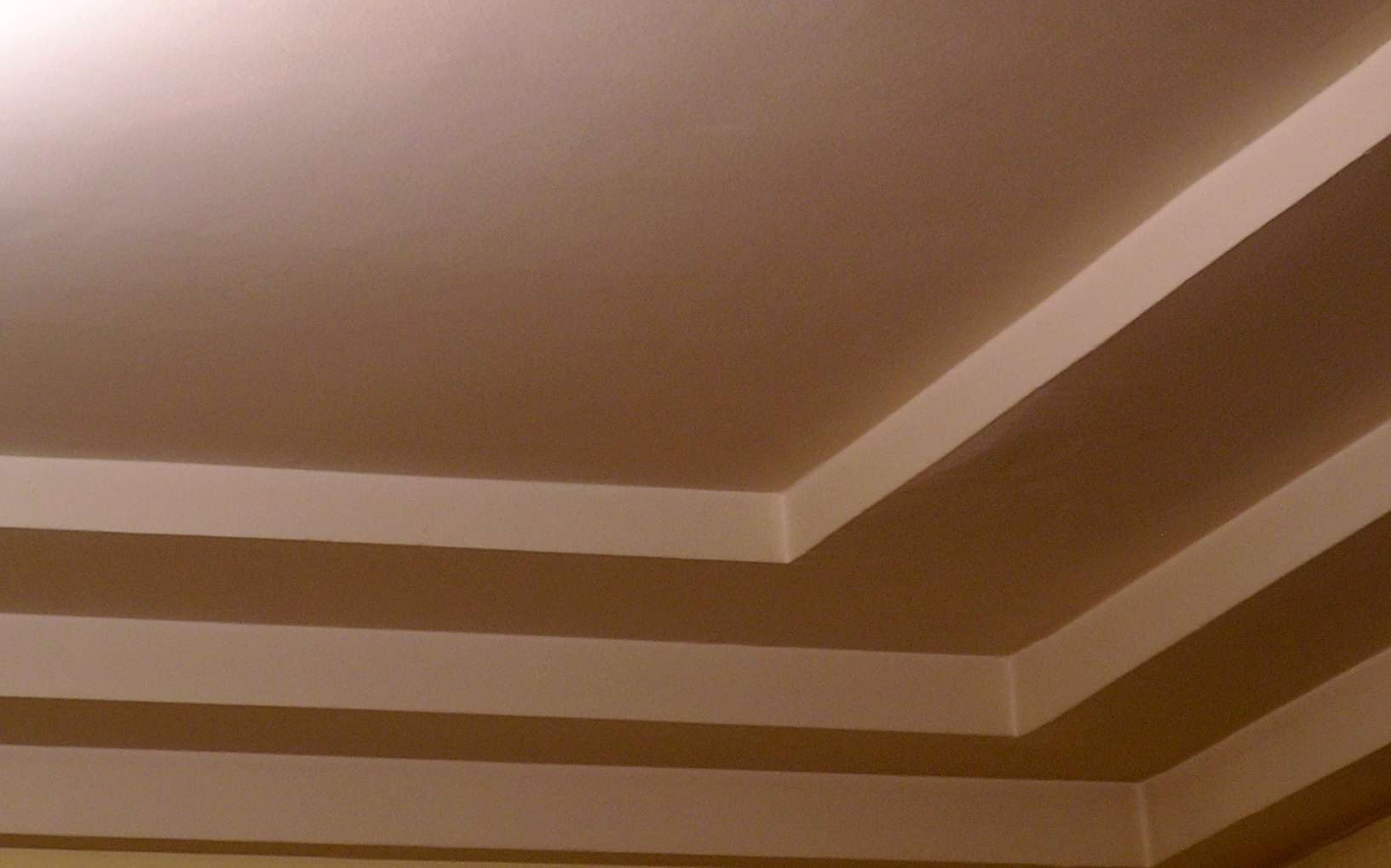 Le listel est une moulure qui apporte du relief, comme ici au plafond. © Môsieur J., CC BY-SA 2.0, Flickr