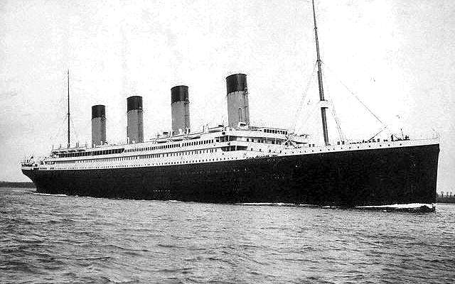 trois navires jumeaux Titanic