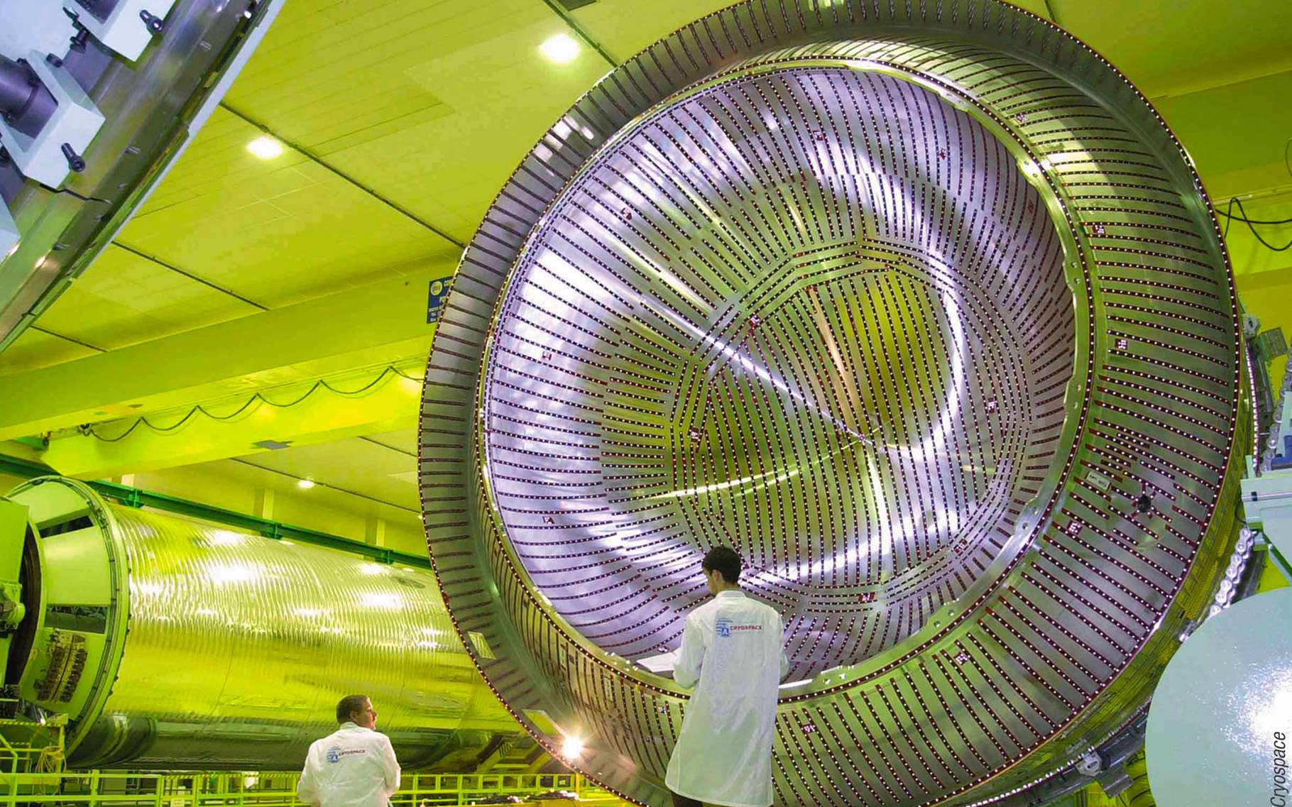 Chez EuroCryospace, ateliers de conception des réservoirs cryotechniques pour Ariane 5. © EuroCryospace