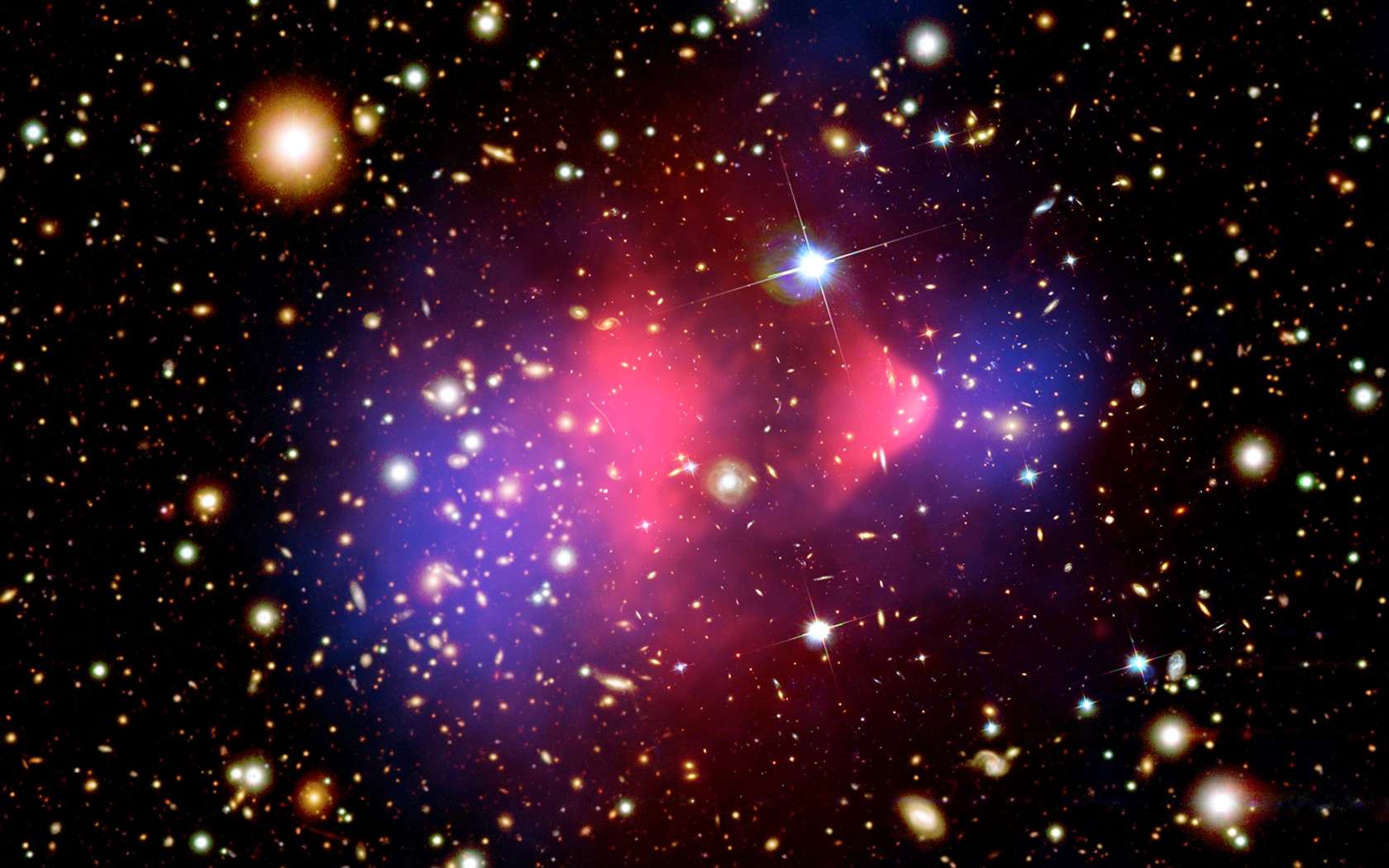Les mystérieuses galaxies ultradiffuses contredisent-elles vraiment la cosmologie avec matière noire ? Les mystérieuses galaxies ultradiffuses contredisent-elles vraiment la cosmologie avec matière noire ?