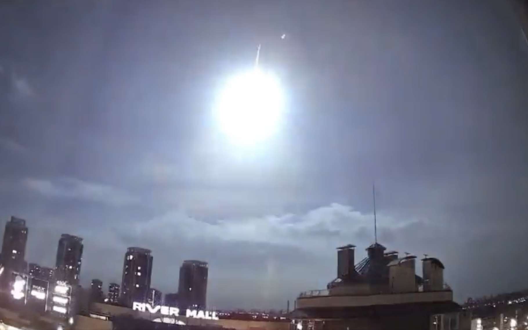 Mystérieux flash au-dessus de Kiev : missile, météorite, Ovnis ou crash d'un satellite ?