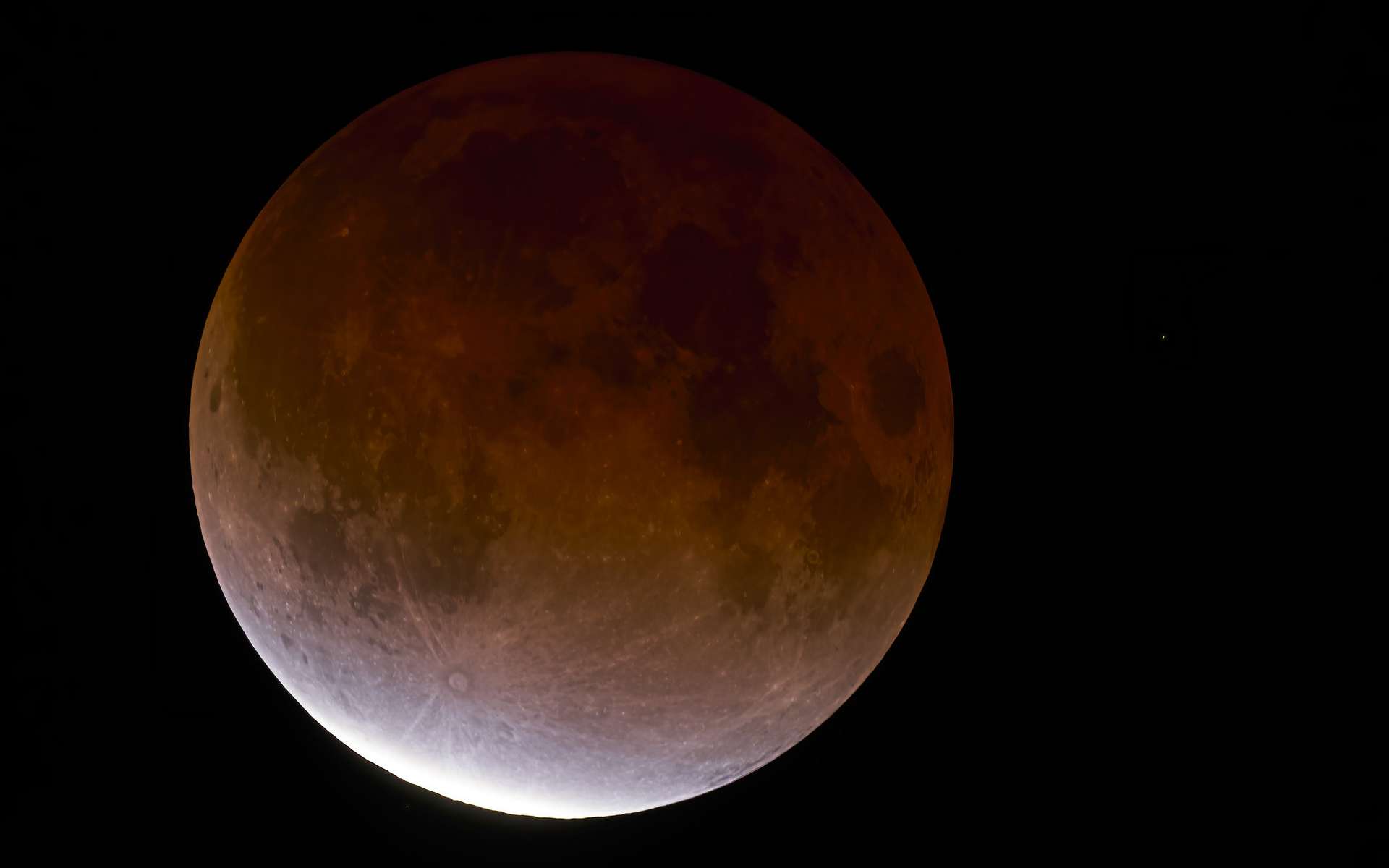 Des photos magnifiques de la plus longue éclipse de Lune du siècle
