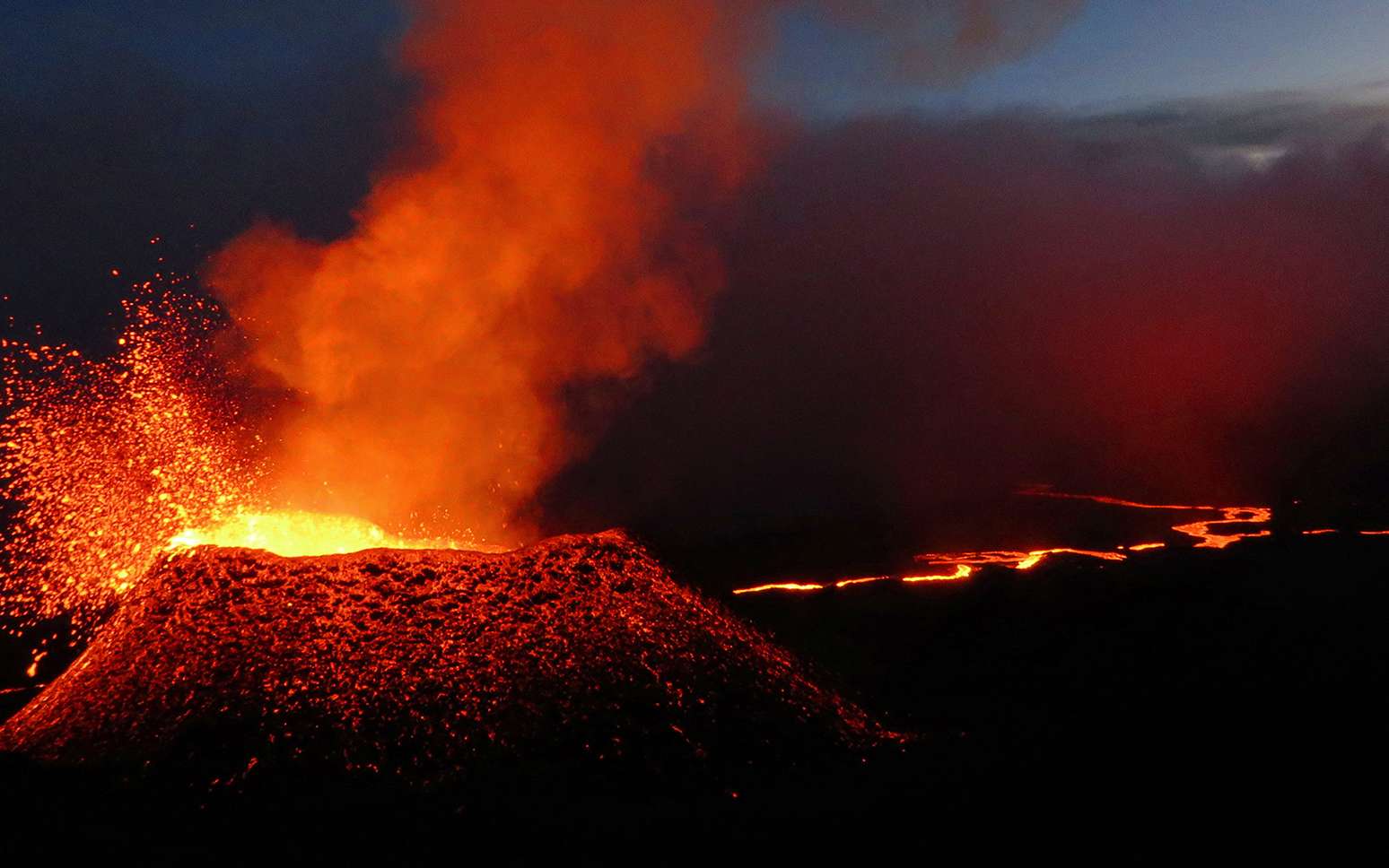 Piton de la Fournaise : chronique d'une éruption à La Réunion