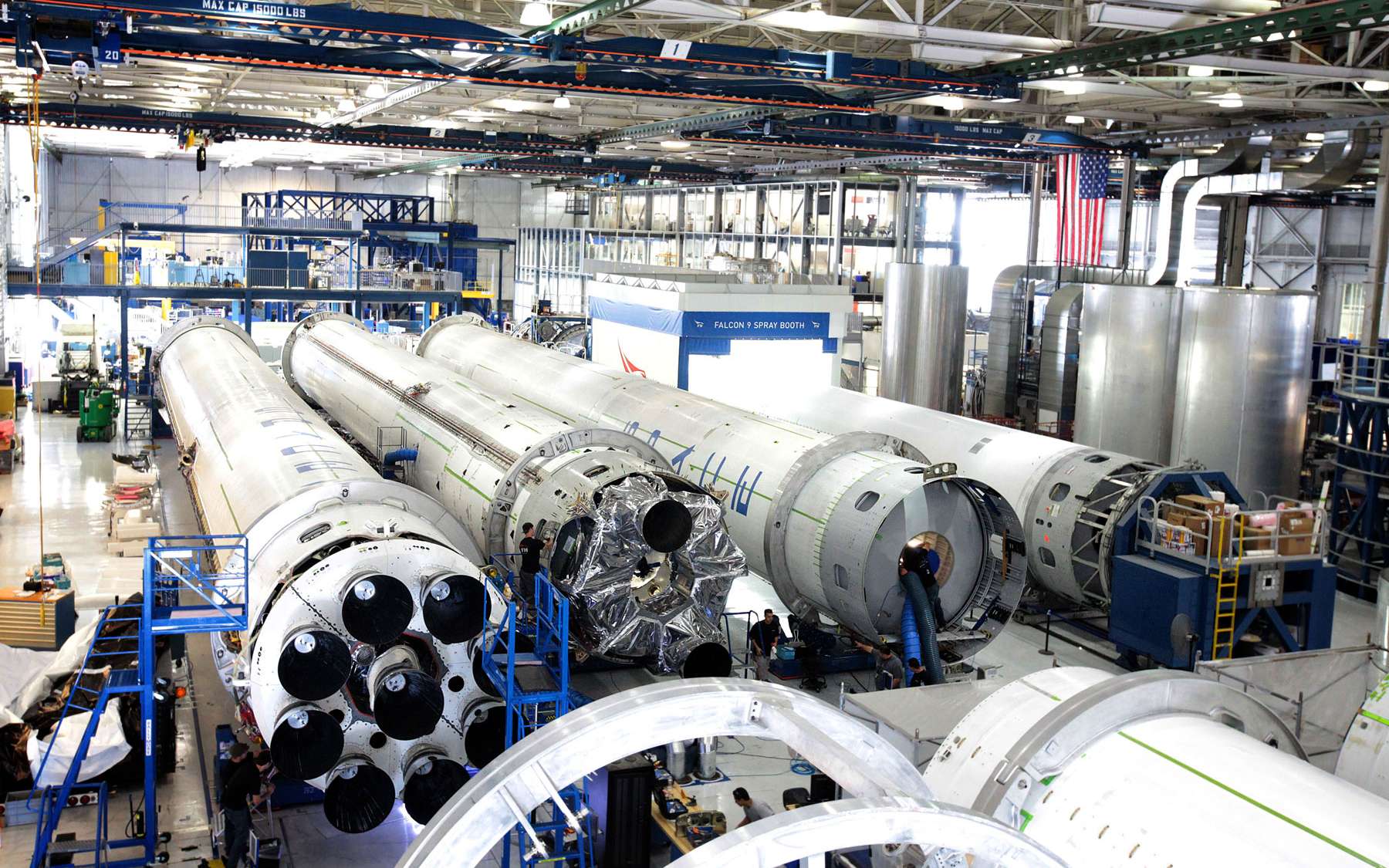L'usine de production des lanceurs Falcon 9 de SpaceX se situe à Hawthorne, en Californie. © SpaceX