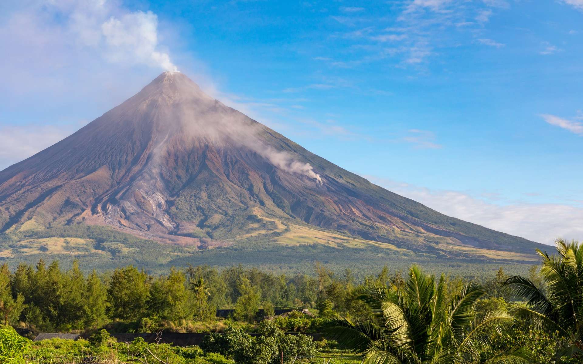 13 000 personnes évacuées au pied de l'un des volcans les plus actifs du monde
