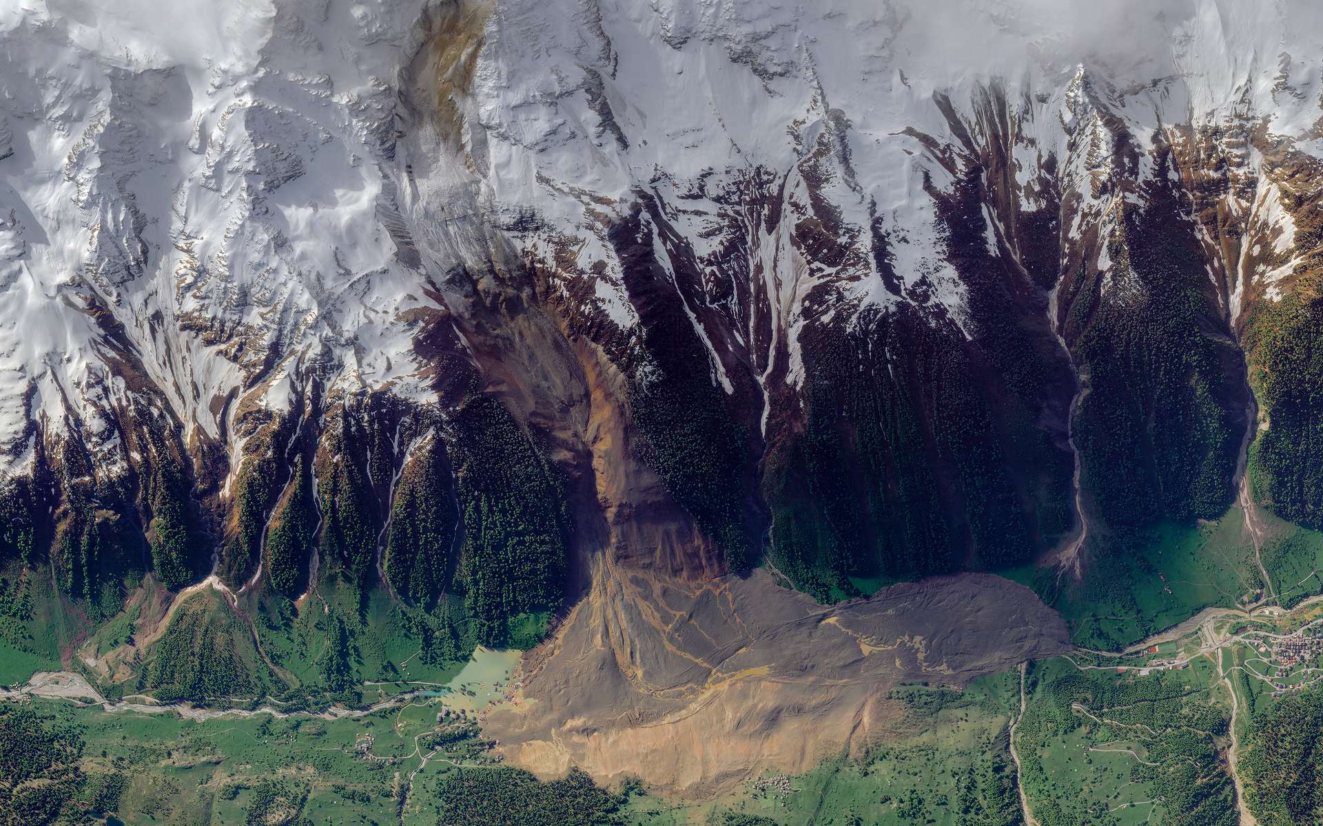 Un glacier suisse s'effondre sous l'oeil d'un satellite : des images spectaculaires qui dévoilent l'ampleur des dégâts