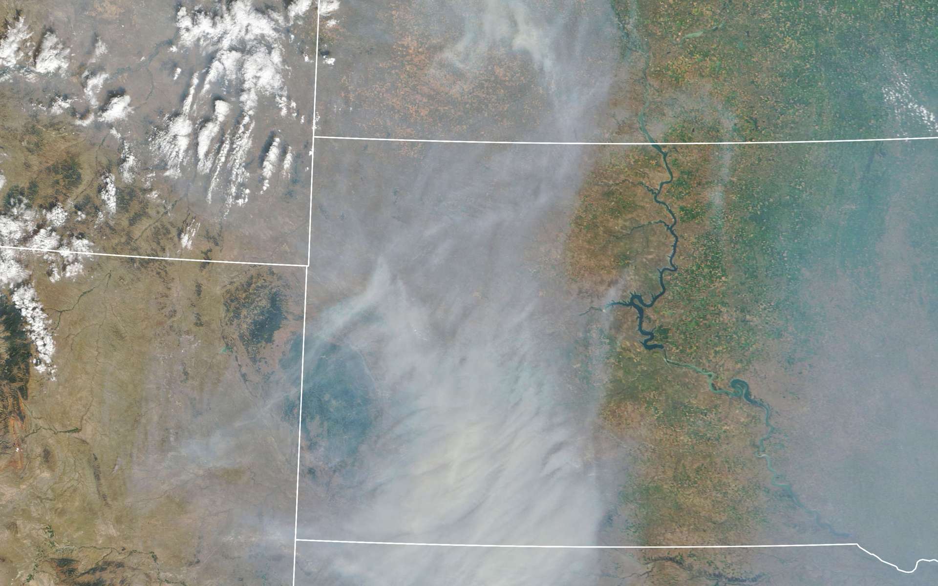 En images : le nord-ouest des États-Unis sous un épais nuage de fumée d'incendies