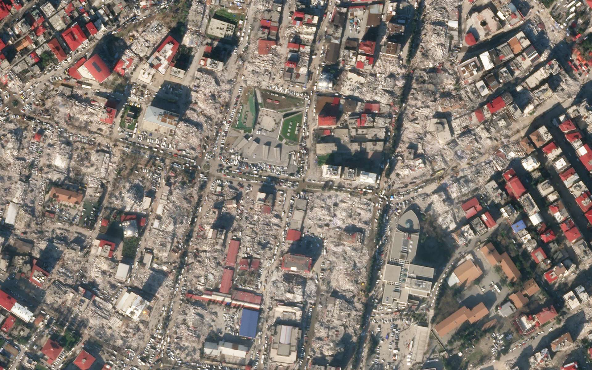 Les dégâts du séisme en Turquie vus de l'espace