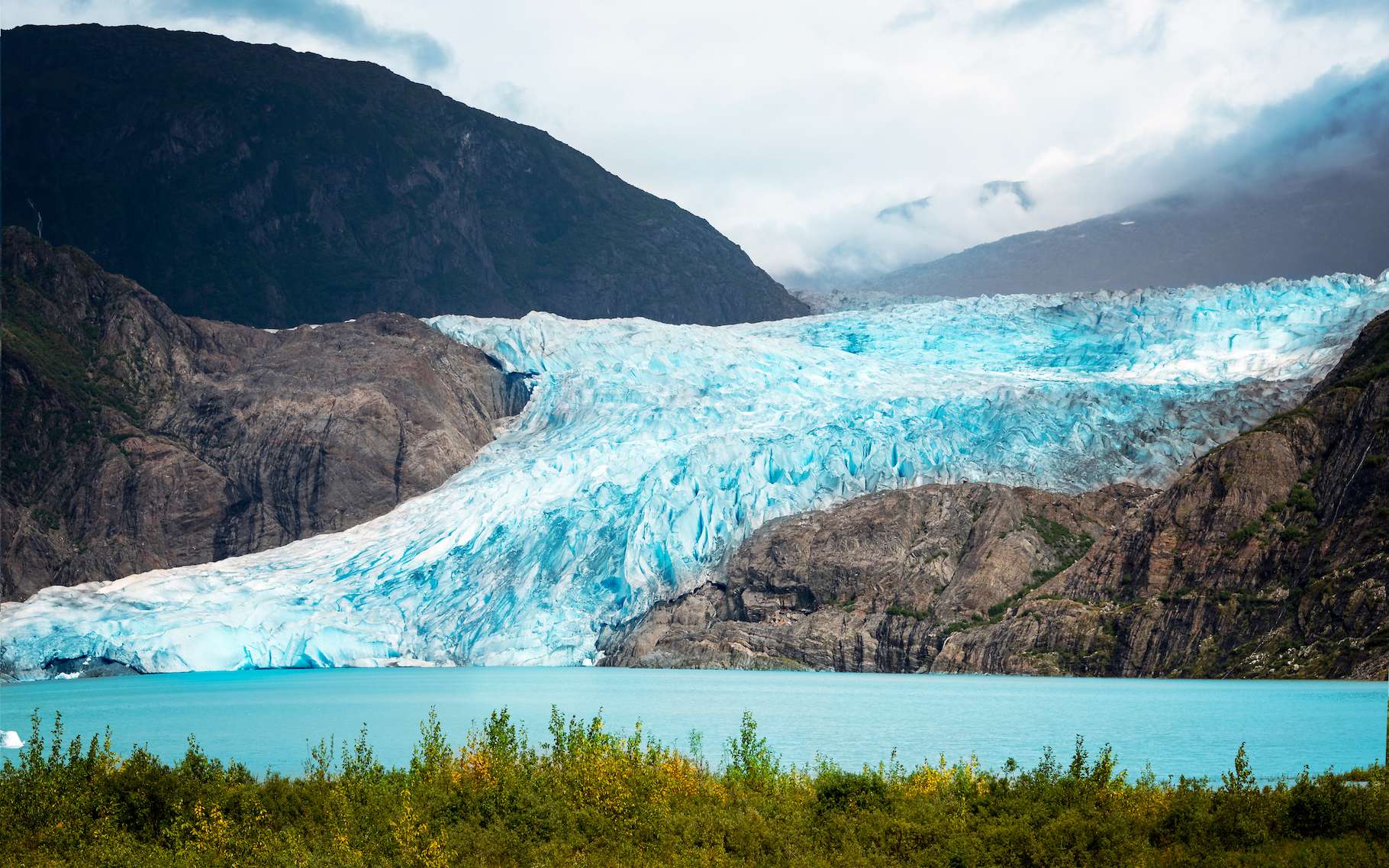 Images spectaculaires d'une inondation glaciaire qui s'est déchainée en Alaska