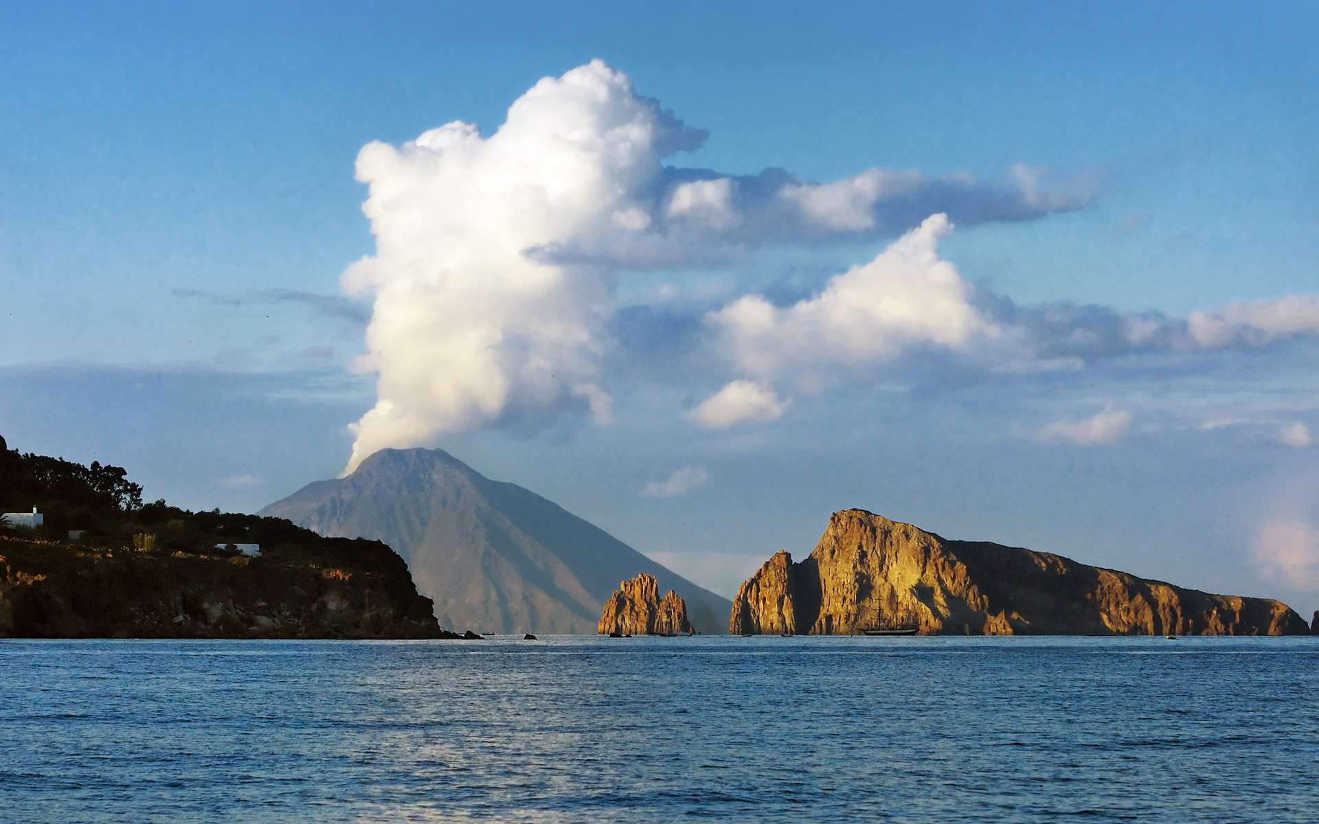 Le Stromboli s'embrase et l'Etna se prépare : deux géants se déchaînent en Sicile !