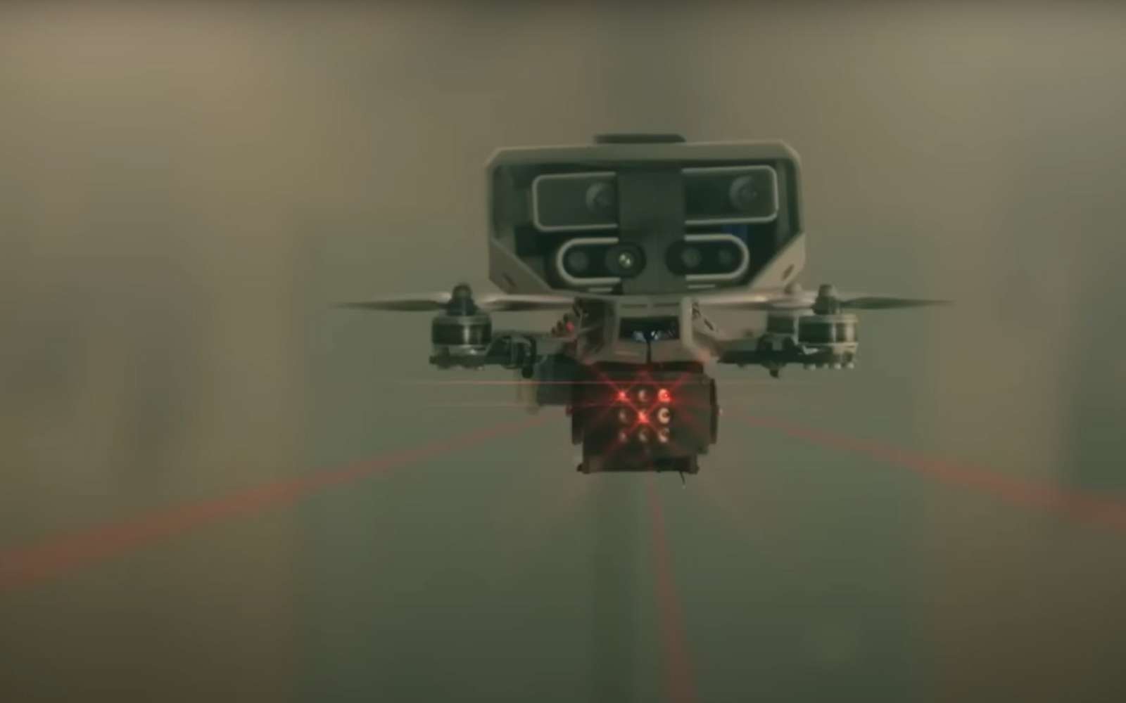 Ce nouveau drone militaire peut se faufiler dans les bâtiments, les tunnels et les maisons