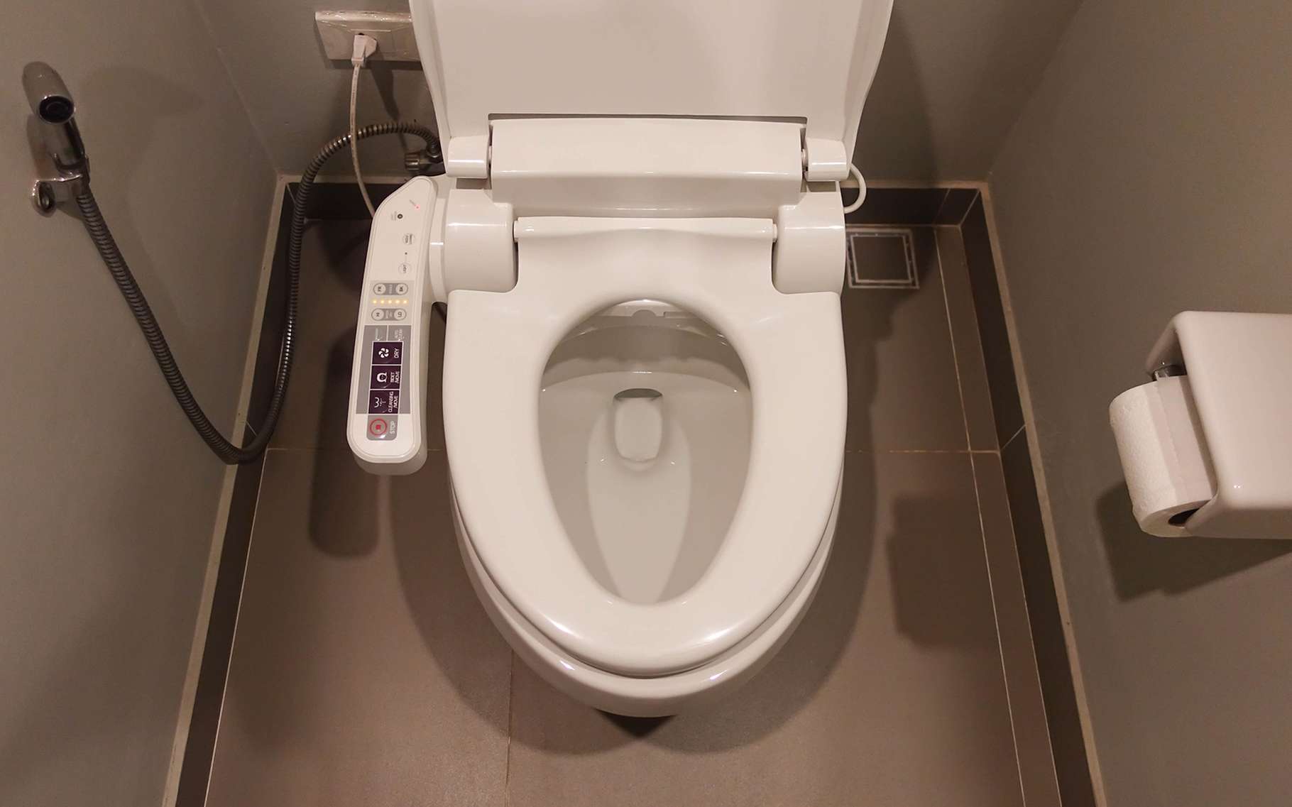 Les toilettes connectées peuvent être attaquées par des hackers. © Panatda Saengow, Shutterstock