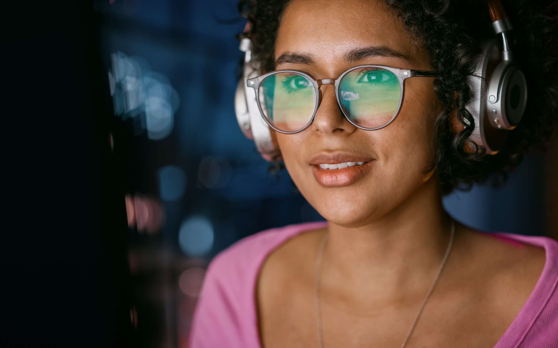 Arnaque ou vraiment utiles ? Une étude tente de démêler le vrai du faux sur les lunettes anti-lumière bleue