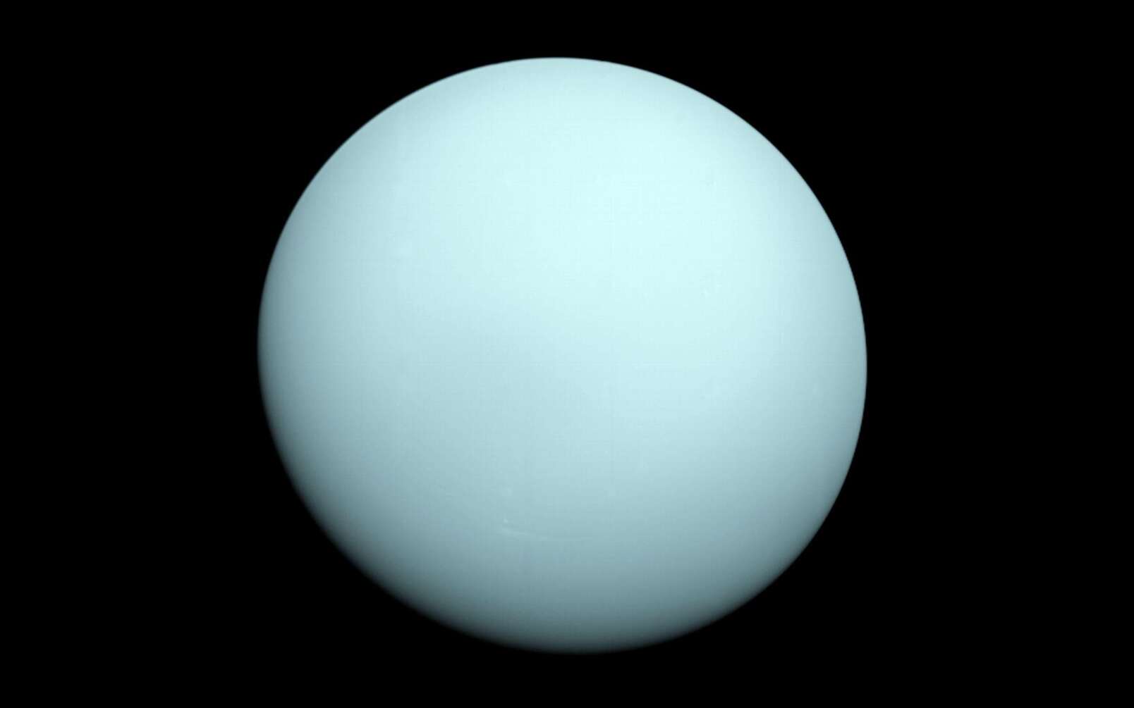 Uranus photographiée par Voyager 2. © Nasa.