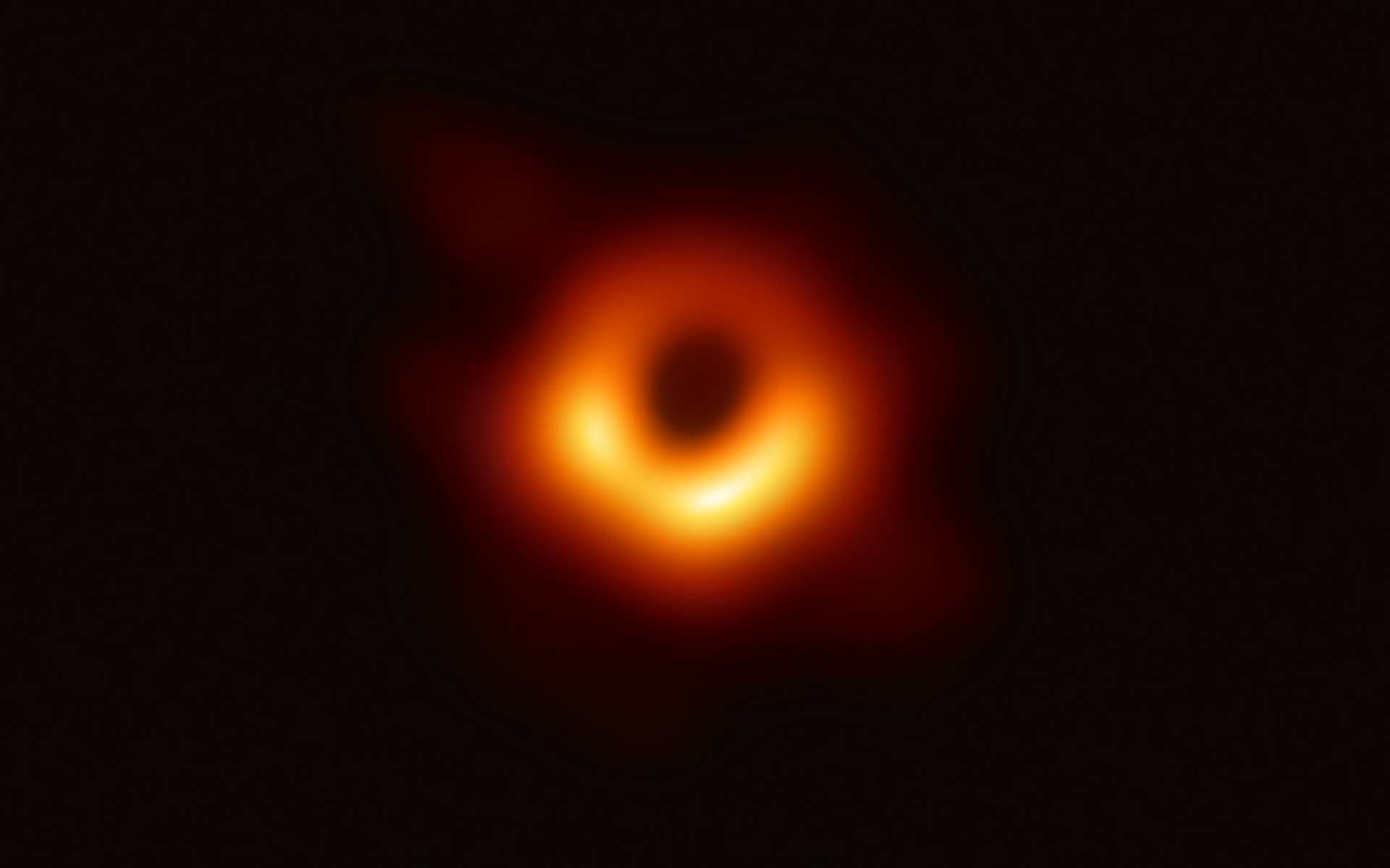 Première image d'un trou noir prise en utilisant un réseau de télescopes du projet Event Horizon Telescope. © EHT