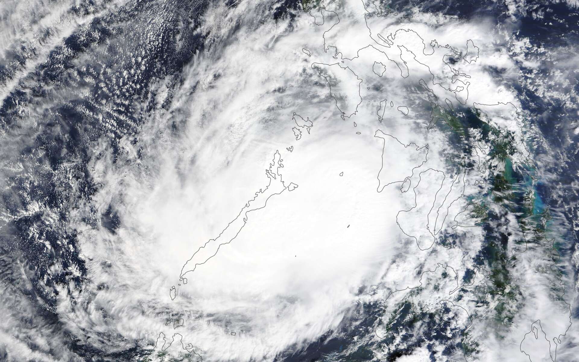Le typhon Rai sur les Philippines le 17 décembre 2021, vu du satellite.