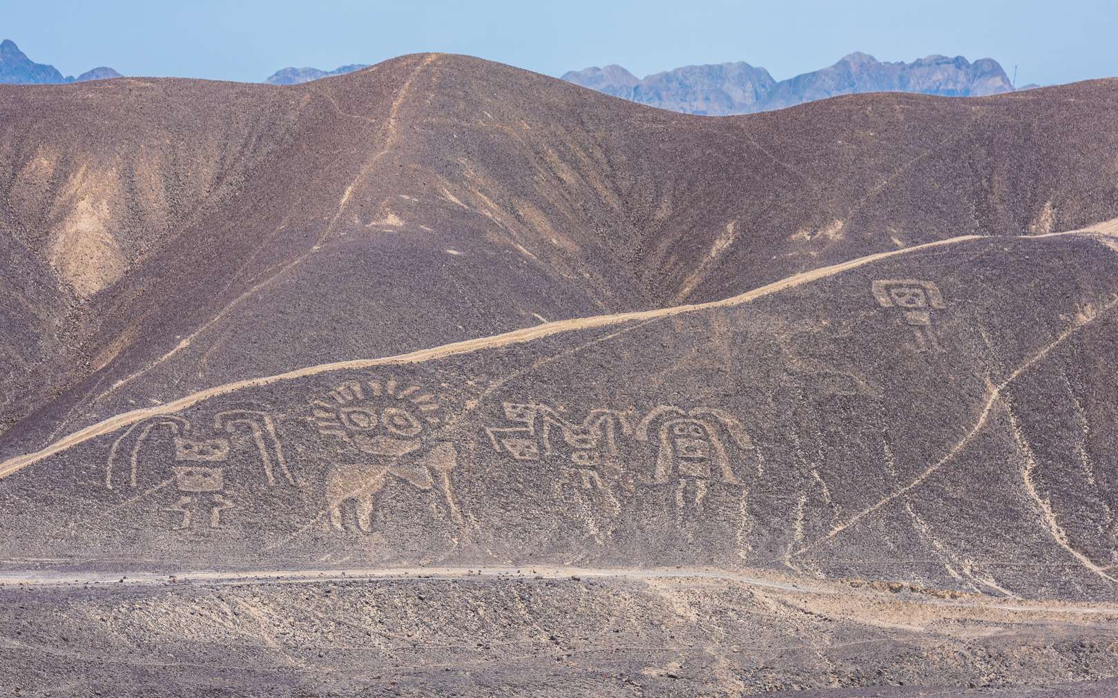 Un chat géant se cachait sur une colline d'où l'on peut voir les lignes de Nazca