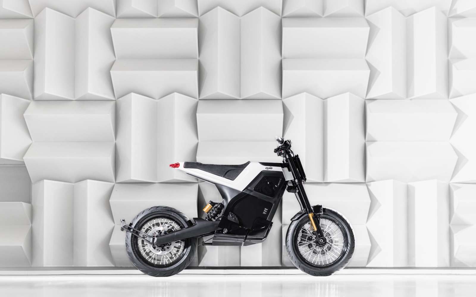 DAB Motors lance une moto électrique urbaine 100 % française « fusion de luxe et de technologie »
