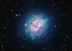 De nouvelles images capturées par Hubble révèlent dans toute leur splendeur deux nébuleuses à la structure changeante. Les astronomes soupçonnent que celles-ci abriteraient des étoiles doubles, responsables de leurs architectures si particulières.