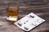 Des chercheurs américains ont identifié une pilule utilisée pour traiter une maladie de peau courante comme un traitement prometteur du trouble de la consommation d'alcool.