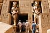 Le sarcophage de l’un des plus éminents pharaons a été découvert, fragment par fragment. Un morceau de granit massif gravé du cartouche royal de Ramsès II, et découvert en 2009, semble bien être l’une des parties de la sépulture du pharaon.