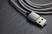 Le câble USB, simple d'utilisation et efficace. © Kuzmick, Adobe Stock