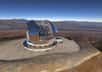 Vue d'artiste du télescope géant de l'ESO (E-ELT), dont la construction a débuté au Chili. Cet observatoire, doté d'un miroir primaire de 39 mètres, sera installé au sommet du Cerro Armazones. Sa mise en service et ses premières lumières sont prévues en 2026. © ESO