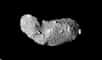 Cette animation permet d'admirer Itokawa, le premier astéroïde dont un échantillon, prélevé par la sonde japonaise Hayabusa, est revenu sur Terre. Les analyses ont montré que ce géocroiseur assez petit est en fait le résultat de l'union de deux corps distincts.
