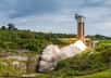 Pour limiter les coûts de développement et gagner en compétitivité, l’Agence spatiale européenne (ESA) et le Cnes ont doté Ariane 6 et Vega C d’un moteur à propergol solide commun, le P120C. Avec 142 tonnes de propergol, ce nouveau moteur est le plus gros propulseur à poudre monolithique en fibre de carbone au monde. Il vient d'être testé avec succès sur les installations du Centre spatial guyanais de Kourou.