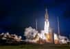 La légendaire fusée européenne Ariane 5 reprend du service avec un nouveau succès, presque six mois après le fameux décollage du télescope spatial James-Webb le 25 décembre dernier. Le vol VA257 de ce 22 juin dernier semble anodin, mais en coulisse tout le Centre spatial guyanais se transforme. Ariane 5 s’approche de la retraite, et la nouvelle génération arrive.