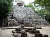 Sous la canopée luxuriante de la jungle du Yucatán, au Mexique, la cité précolombienne de Cobá recèle de secrets qui fascinent les archéologues. Ces derniers ont décrypté plusieurs hiéroglyphes, leur ayant permis d’en apprendre plus sur l’histoire de ce lieu ancien.