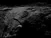 Grâce à la sonde Rosetta qui escorte le noyau de la comète Tchouri depuis août 2014, les chercheurs ont observé ses changements de couleur et de luminosité à mesure qu’elle se rapprochait du Soleil. Peu à peu, son ancienne surface disparaissait, révélant ainsi de nouveaux matériaux, plus riches en glaces. L’astre bilobé est ainsi devenu de plus en plus bleu.