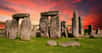 Menhir et dolmen sont tous les deux des mégalithes, des constructions à base de grandes pierres, érigées à différents moments de la préhistoire et de l’histoire. Mais les termes de menhir et de dolmen renvoient à des styles architecturaux différents et à des symboliques spécifiques. Lesquels ?