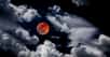 Lors d’une éclipse totale de la Lune, celle-ci peut apparaître plus ou moins sombre dans le ciel, du fait de la réfraction atmosphérique. © Wutthipong53, Fotolia