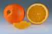 Le jus d’orange, c’est frais, c’est plein de vitamines, et en plus, comme on nous rabâche qu’il faut manger au moins cinq fruits et légumes par jour, c’est parfait ! Mais est-ce qu’il apporte vraiment un effet coup de fouet comme on le dit ?